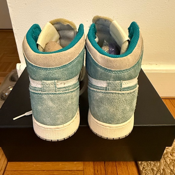 Air Jordan 1 Retro High OG 'Turbo Green' - Picture 6 of 8